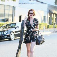 Rumer Willis exits Neil George Salon carrying a garment bag | Picture 111144